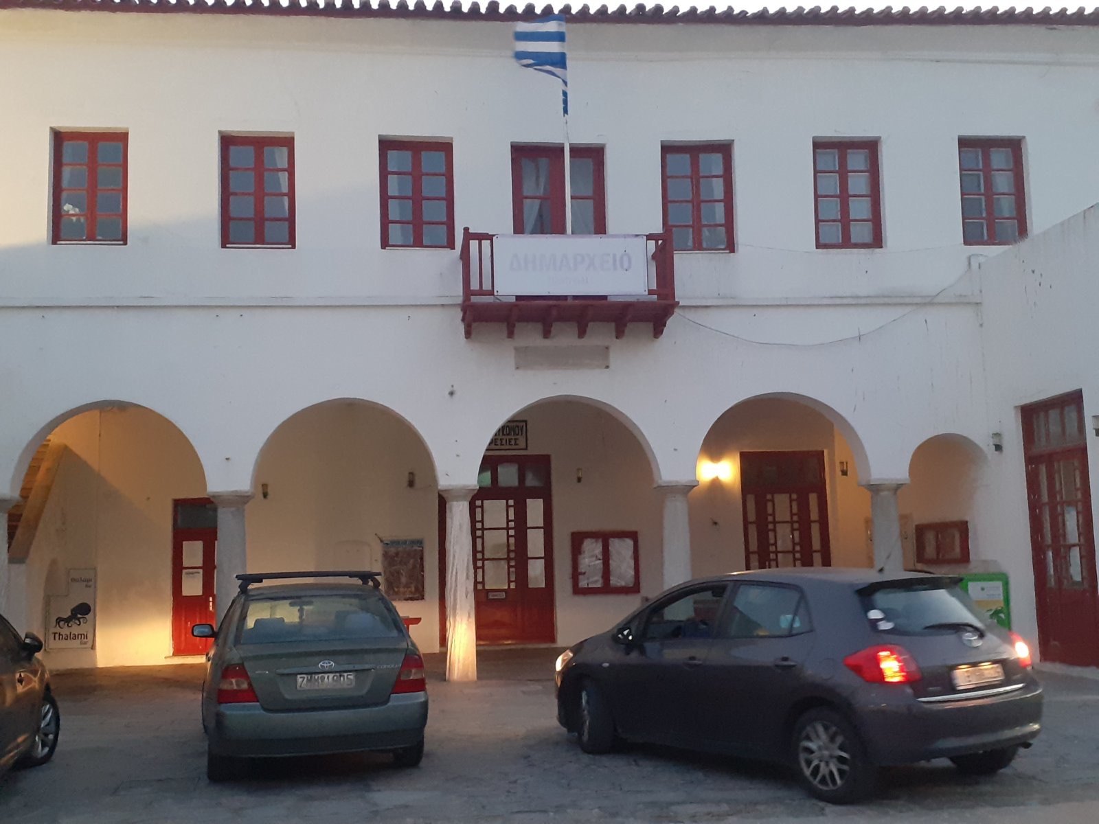 ΕΡΓΟ ΚΑΤΑΣΚΕΥΗΣ ΕΞΩΤΕΡΙΚΩΝ ΚΟΥΦΩΜΑΤΩΝ ΣΤΟ ΔΗΜΑΡΧΕΙΟ ΜΥΚΟΝΟΥ